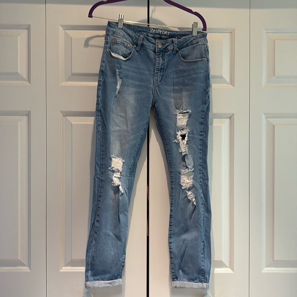 Women’s jeans size 8 with ripped detail.